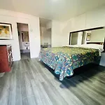 Lucky Cuss Motel